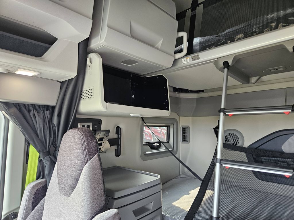Slide images of 2025 VOLVO VNL64T860