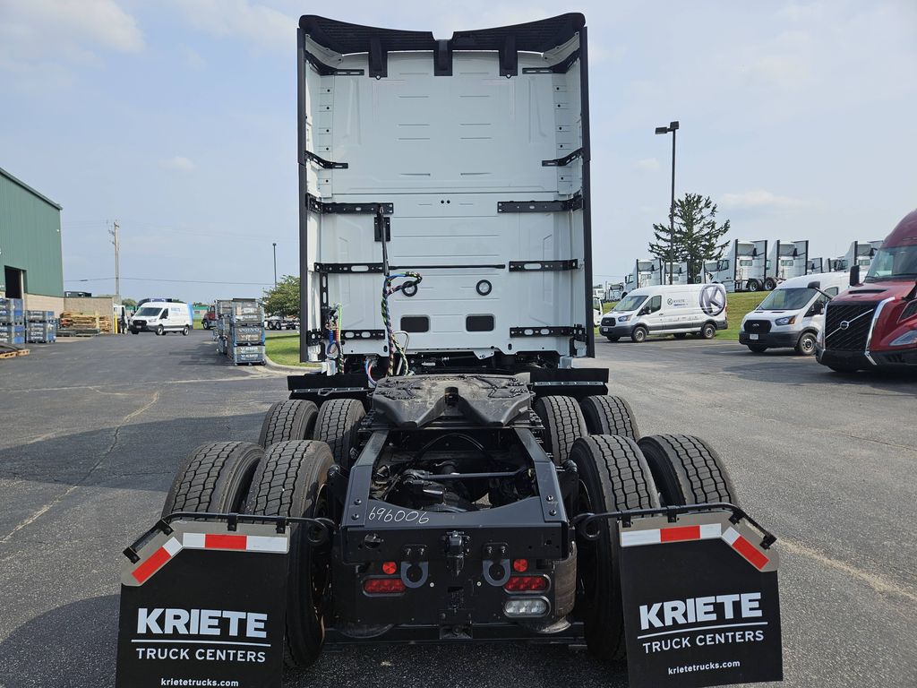 Slide images of 2025 VOLVO VNL64T860