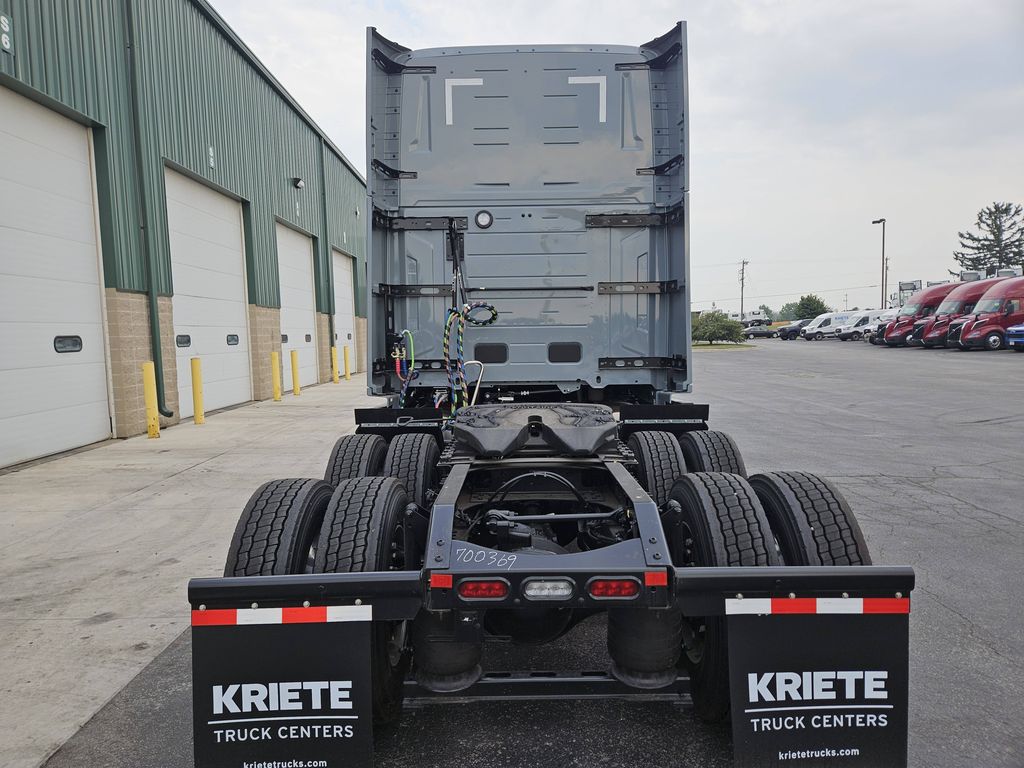 Slide images of 2026 VOLVO VNL64T860