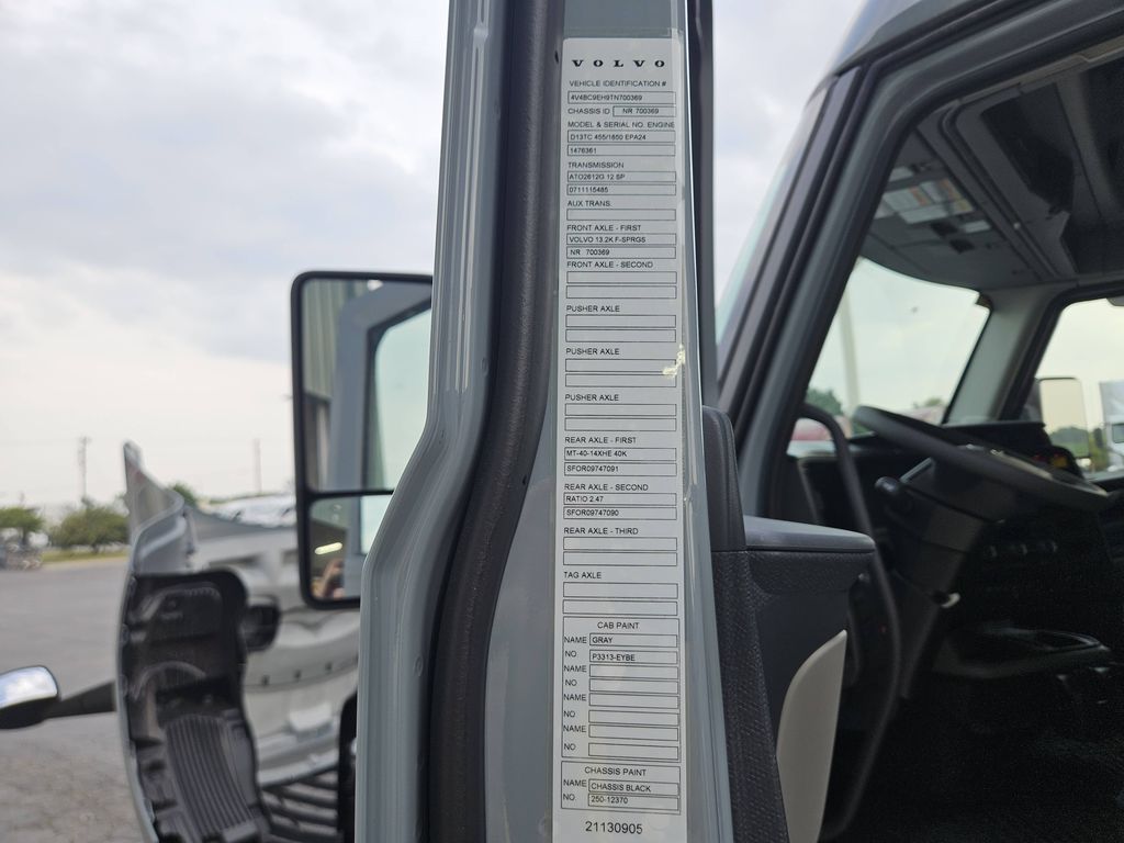 Slide images of 2026 VOLVO VNL64T860