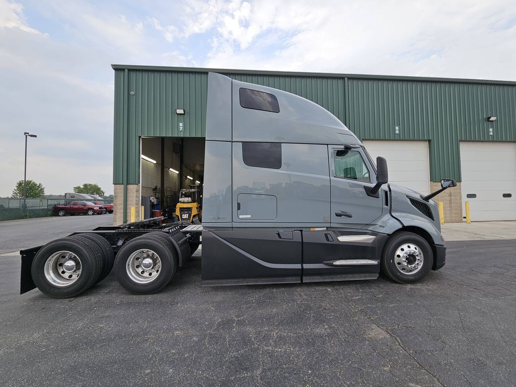 Slide images of 2026 VOLVO VNL64T860