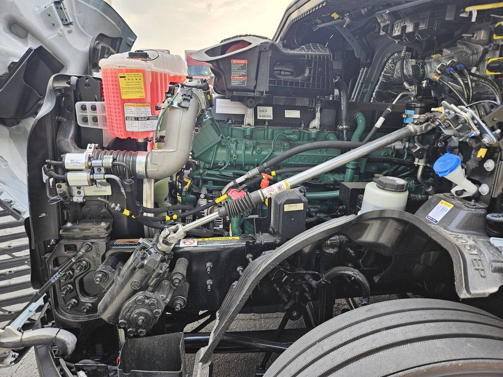Slide images of 2026 VOLVO VNL64T860