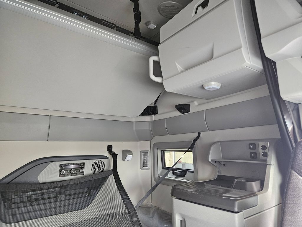 Slide images of 2026 VOLVO VNL64T860