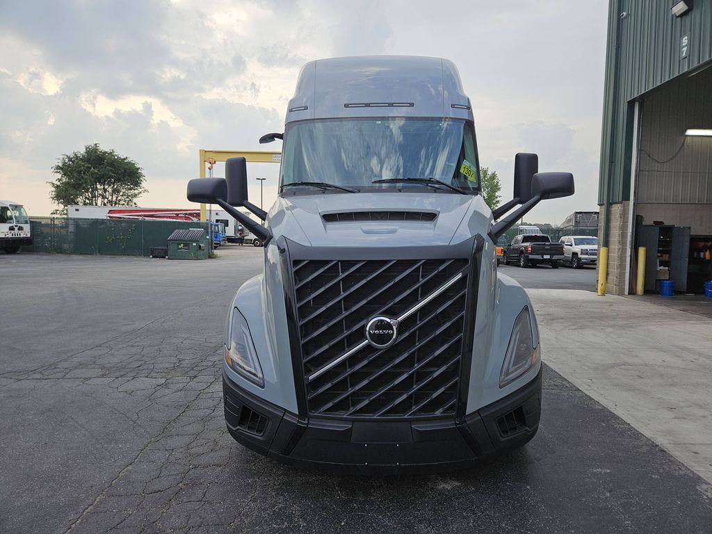 Slide images of 2026 VOLVO VNL64T860