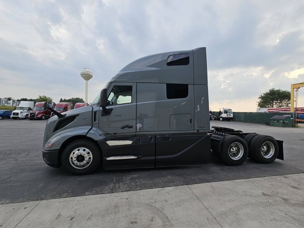 Slide images of 2026 VOLVO VNL64T860
