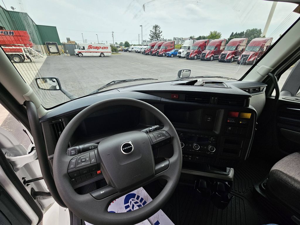 Slide images of 2026 VOLVO VNL64T860