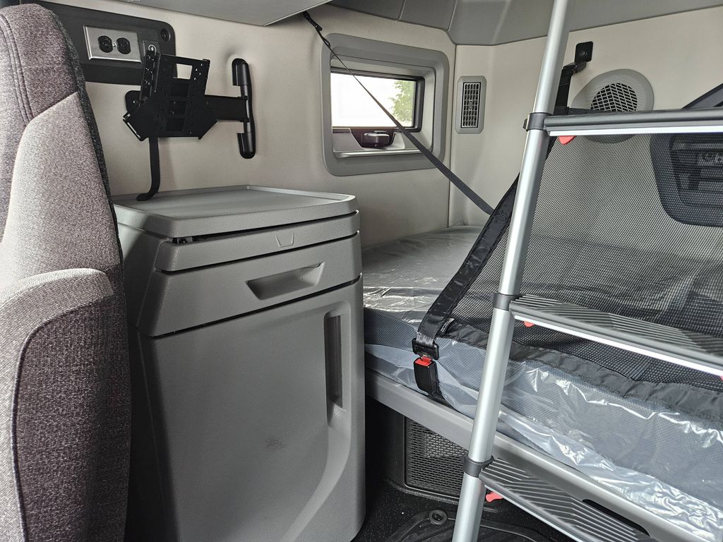 Slide images of 2026 VOLVO VNL64T860