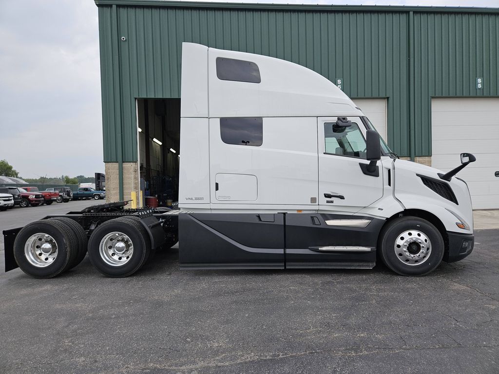 Slide images of 2026 VOLVO VNL64T860