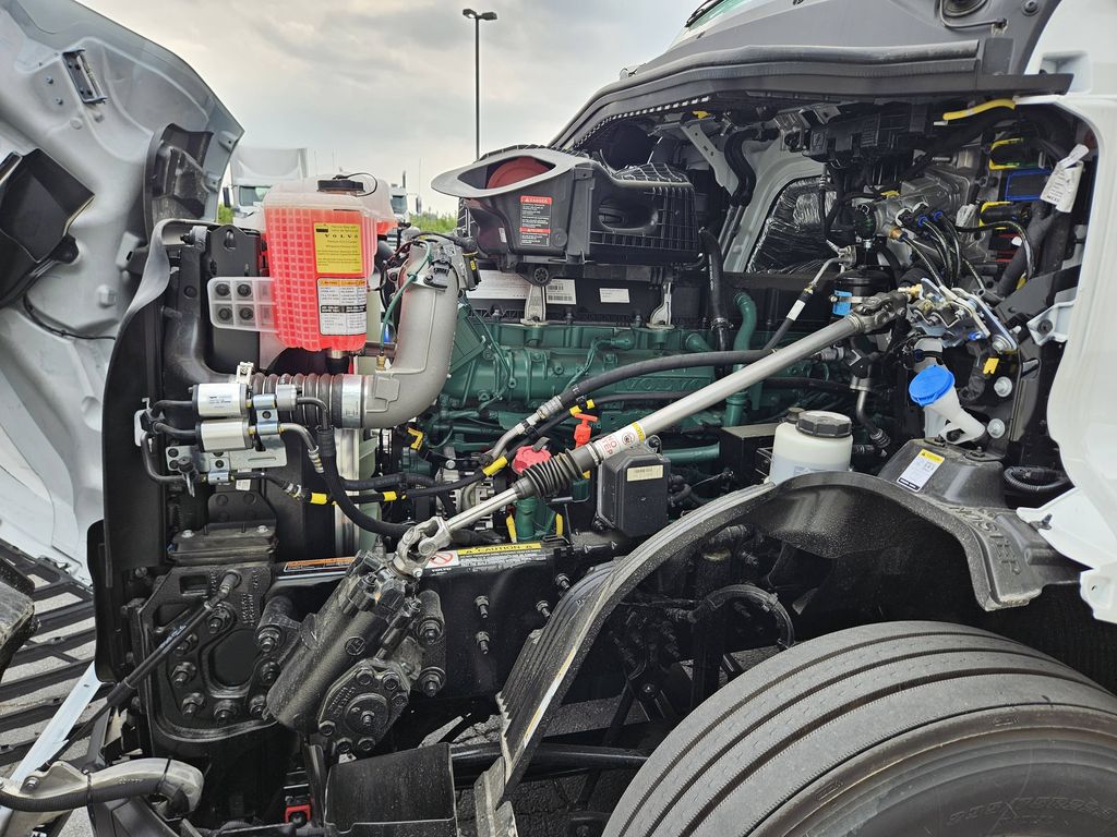 Slide images of 2026 VOLVO VNL64T860