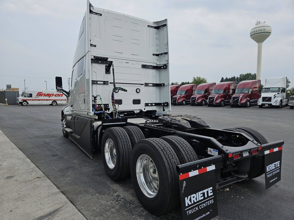 Slide images of 2026 VOLVO VNL64T860