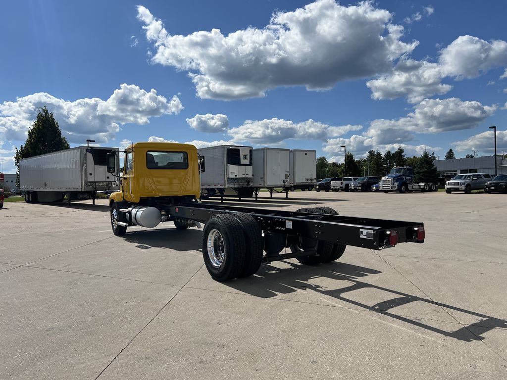 Slide images of 2025 MACK MD642