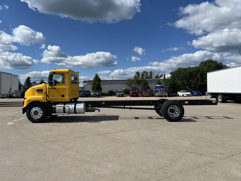 Slide images of 2025 MACK MD642