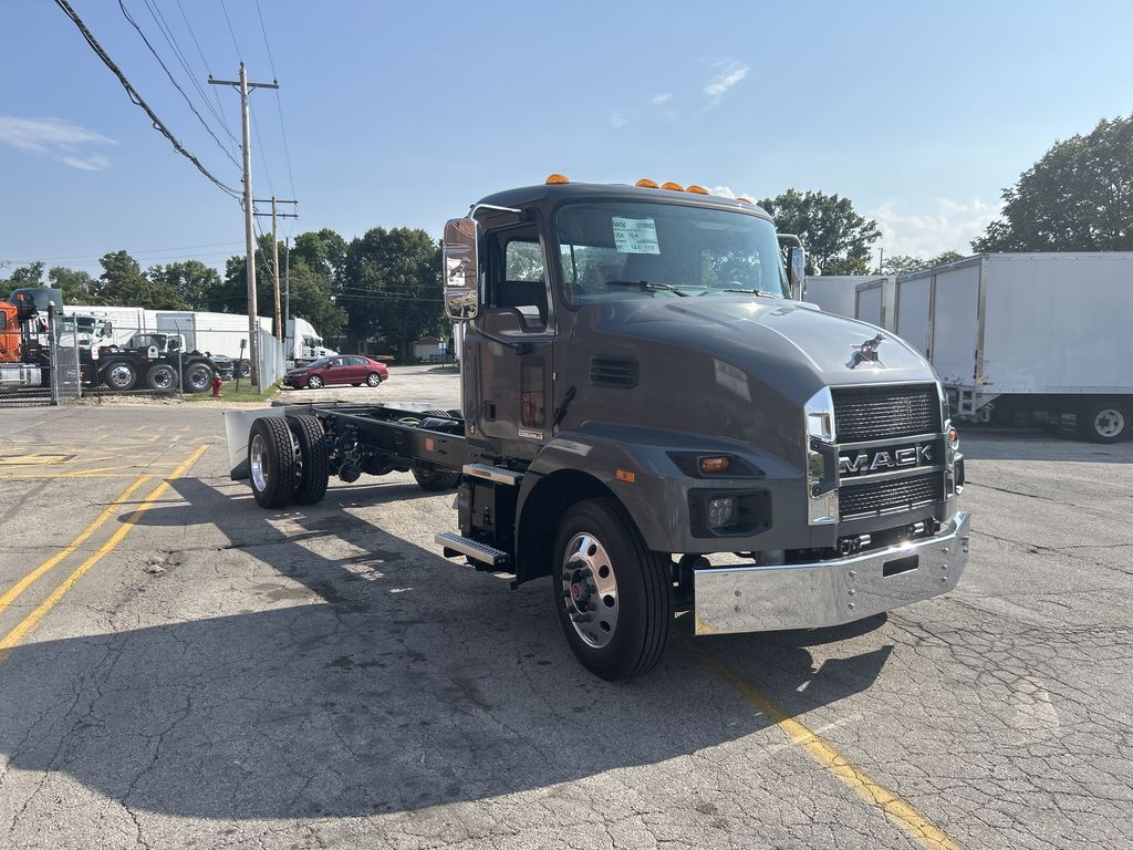 Slide images of 2026 MACK MD642