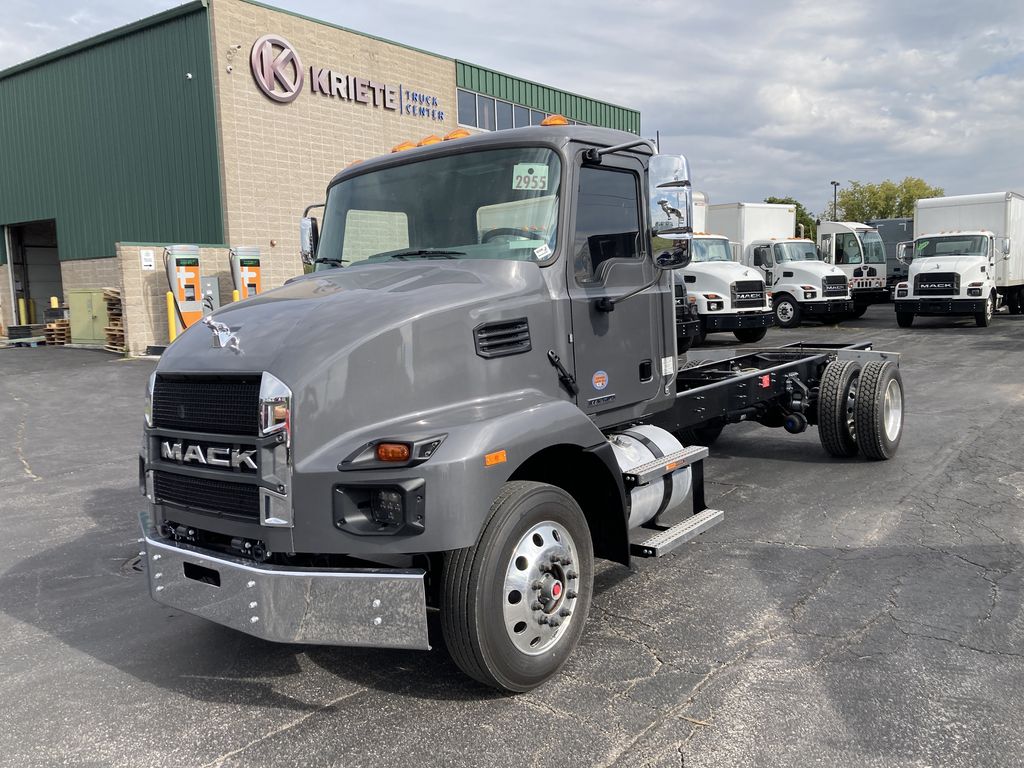 Slide images of 2026 MACK MD642
