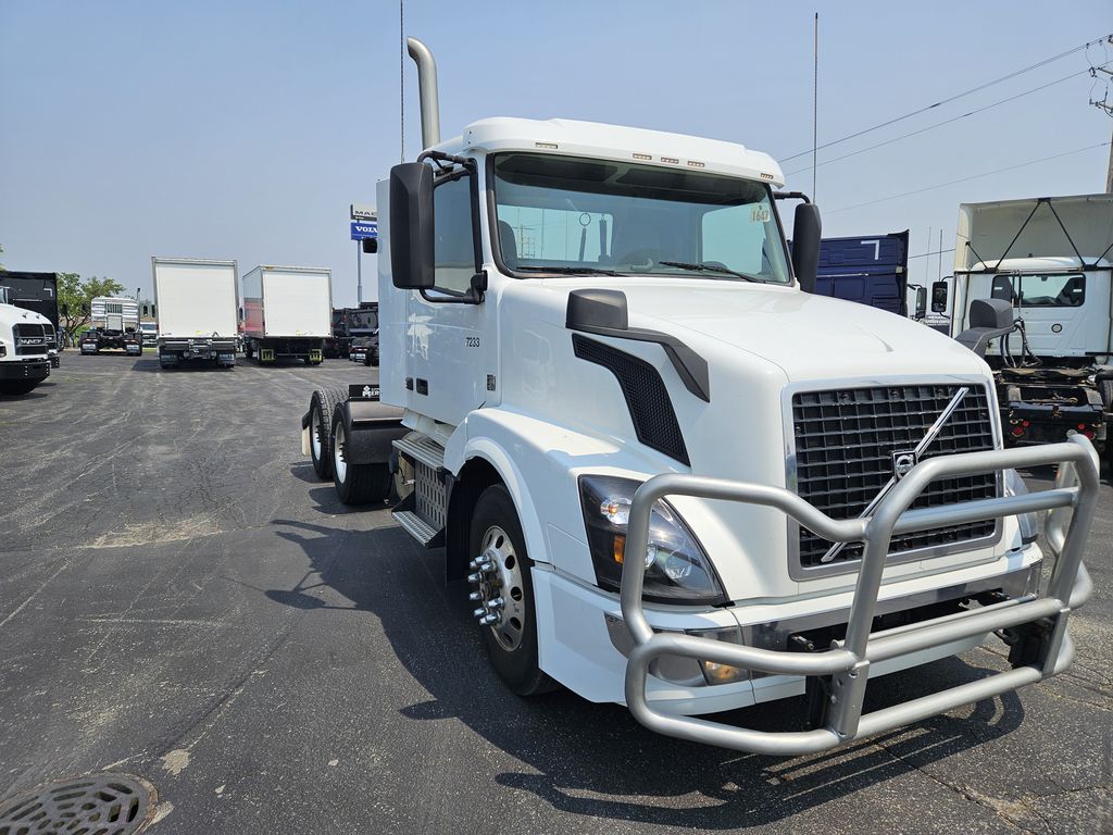 Slide images of 2017 VOLVO VN