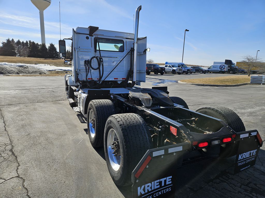 Slide images of 2017 VOLVO VN