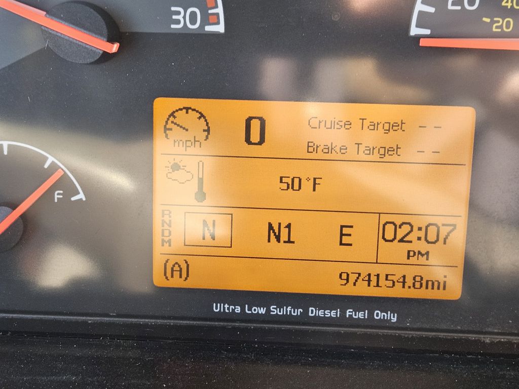 Slide images of 2017 VOLVO VN