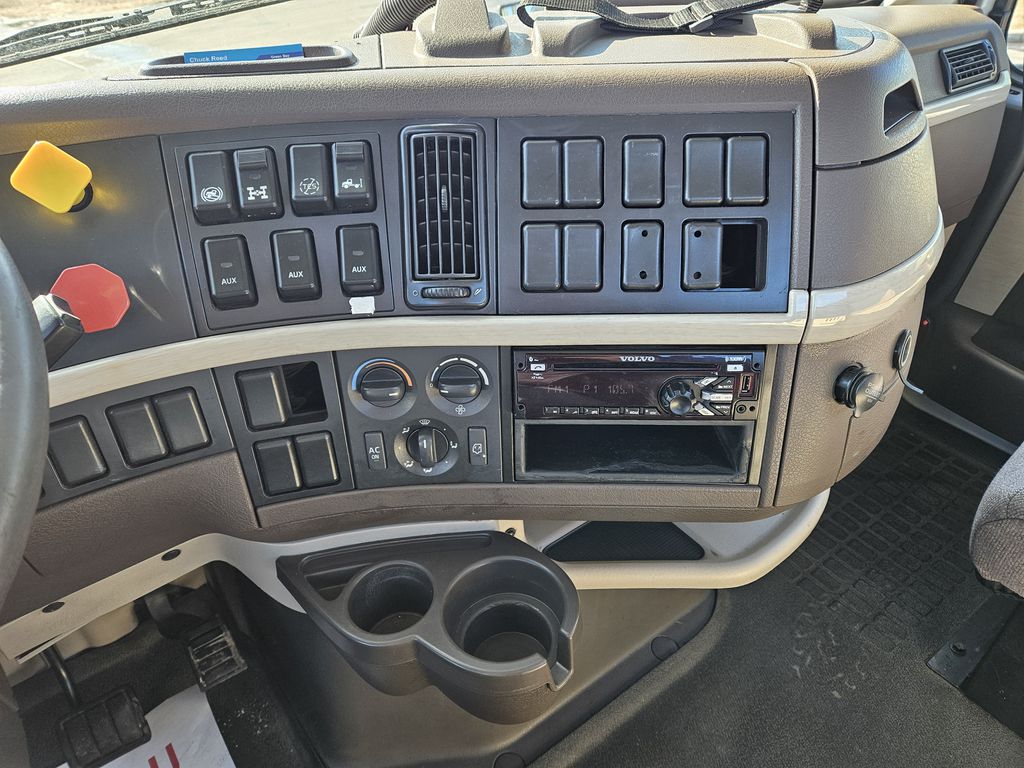 Slide images of 2017 VOLVO VN