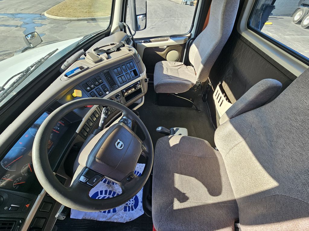 Slide images of 2017 VOLVO VN