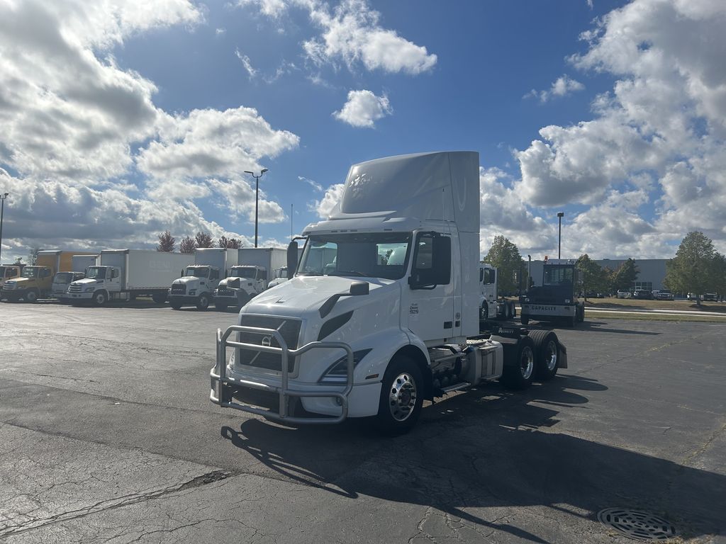 Slide images of 2020 VOLVO VNR