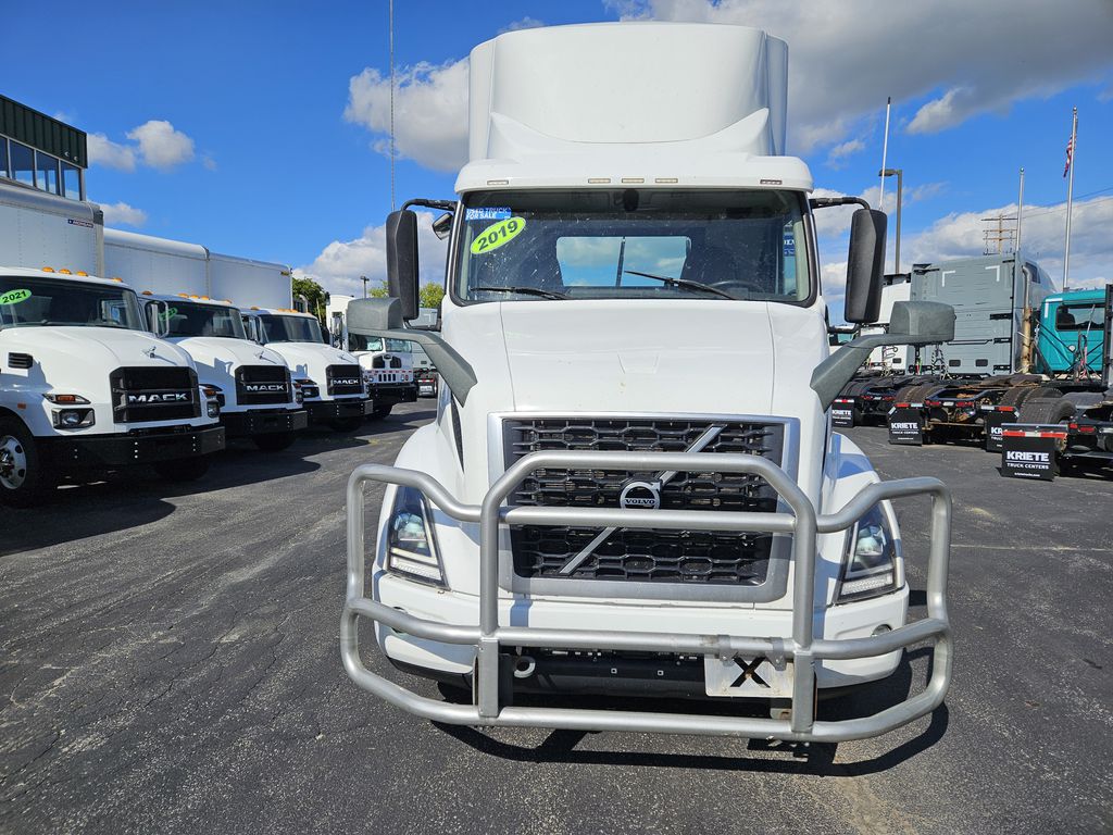 Slide images of 2019 VOLVO VNR 