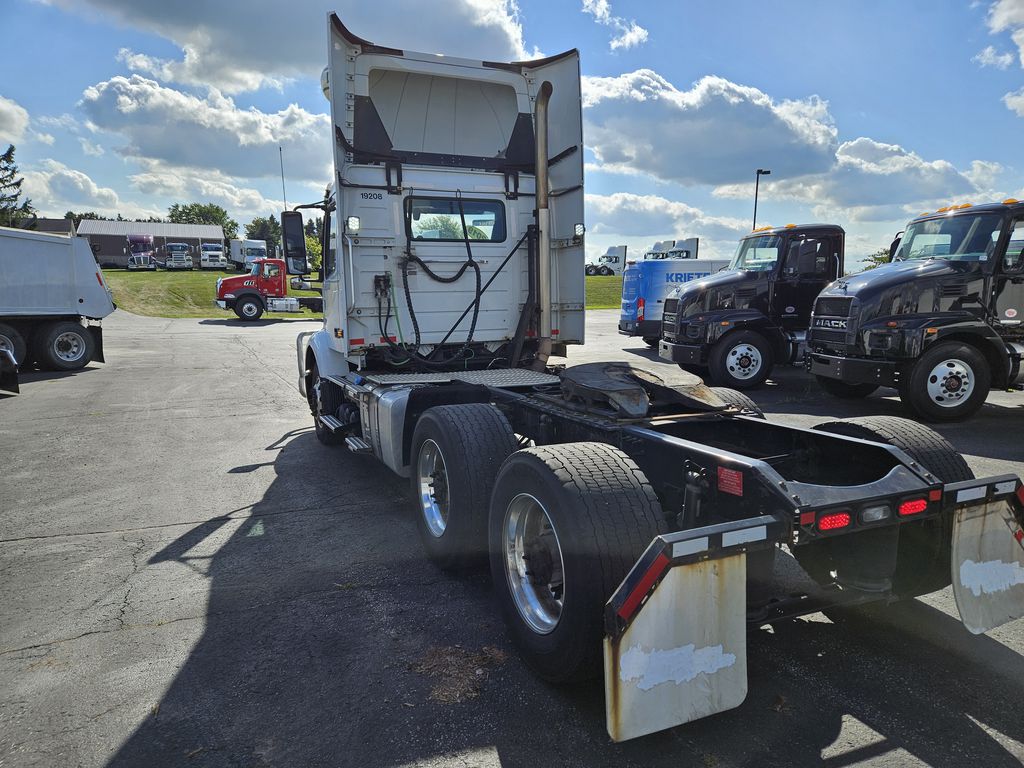 Slide images of 2019 VOLVO VNR 