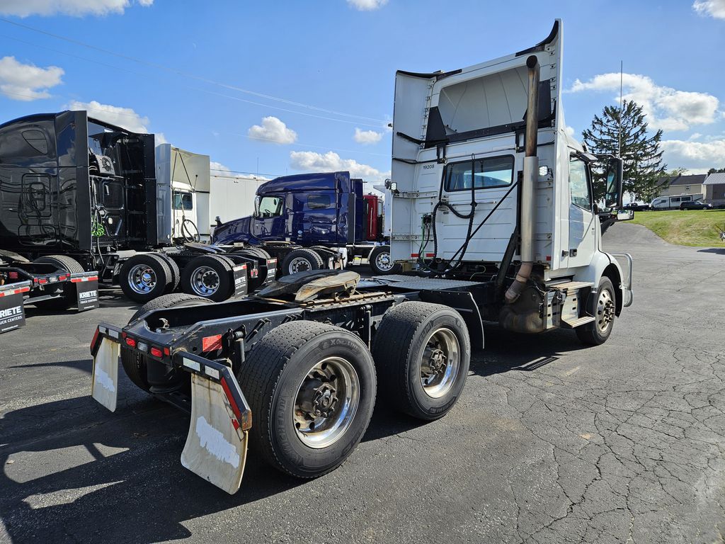 Slide images of 2019 VOLVO VNR 