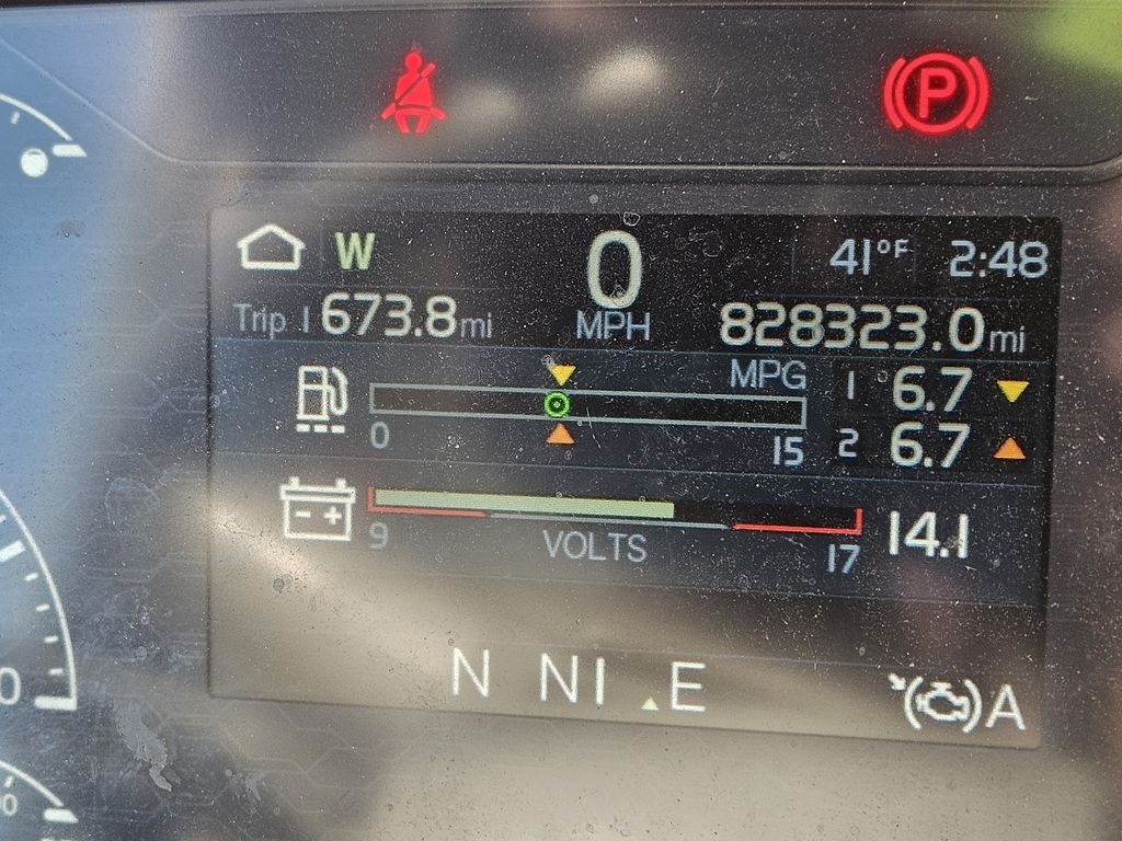 Slide images of 2019 VOLVO VNR