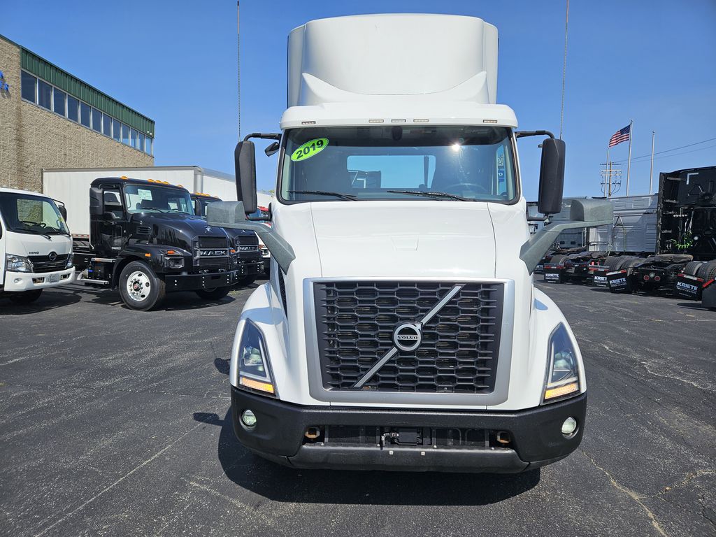 Slide images of 2019 VOLVO VNR