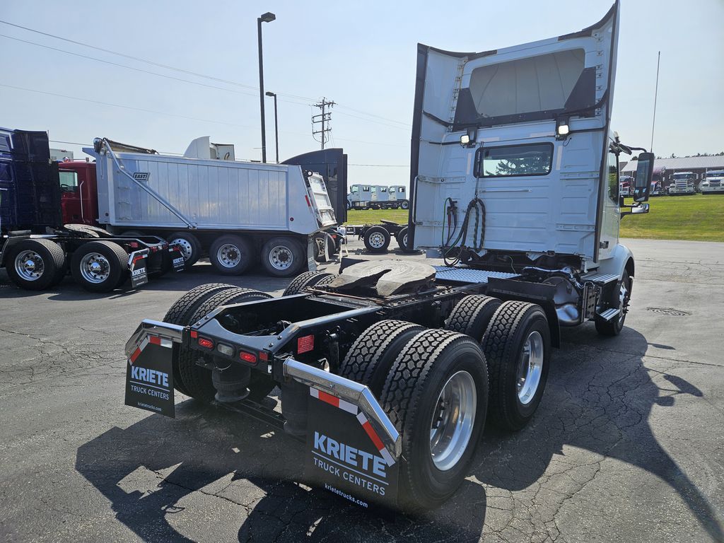 Slide images of 2019 VOLVO VNR