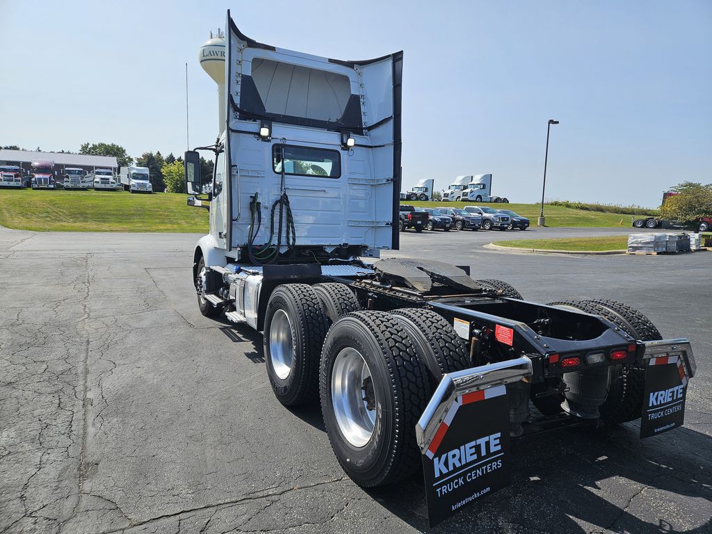 Slide images of 2019 VOLVO VNR