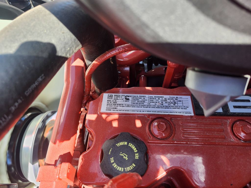 Slide images of 2025 MACK MD642
