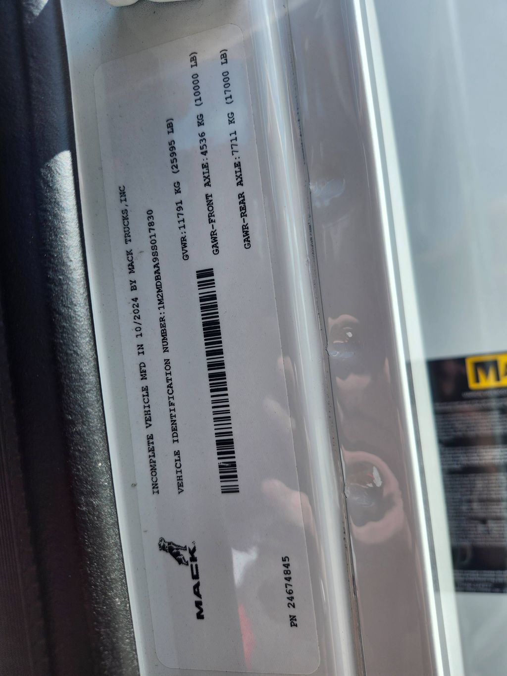 Slide images of 2025 MACK MD642