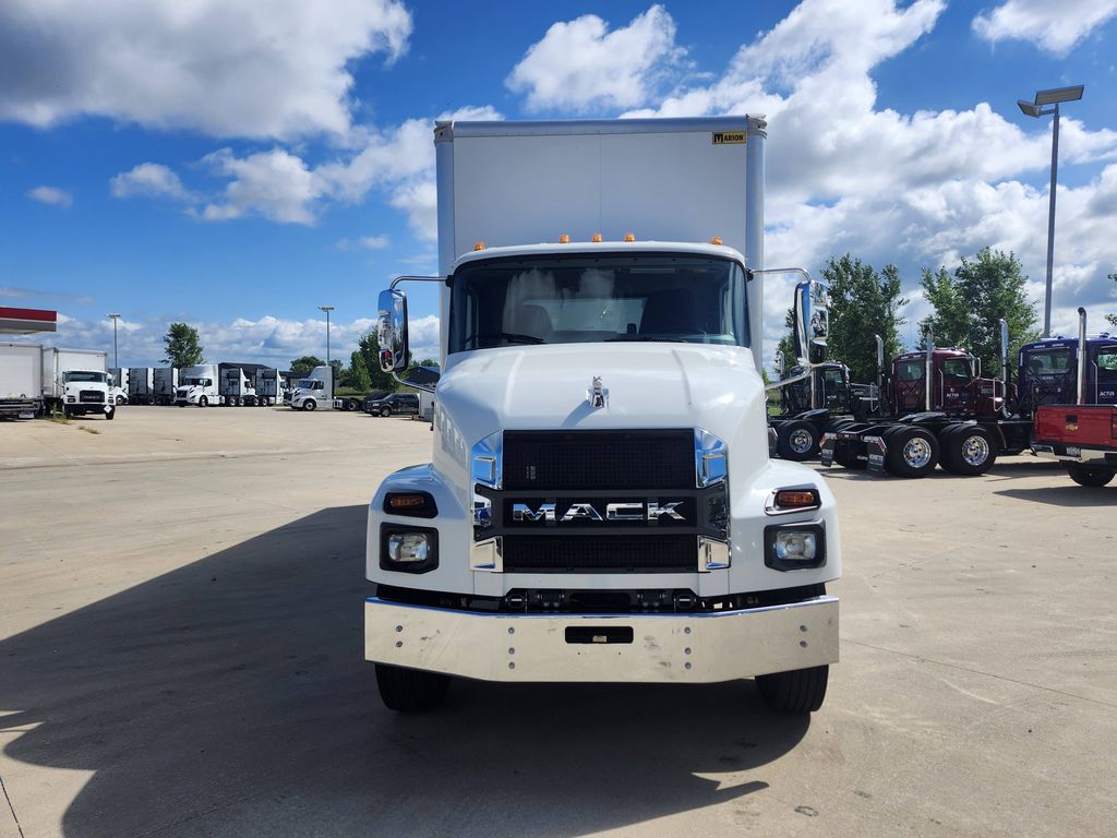 Slide images of 2025 MACK MD642