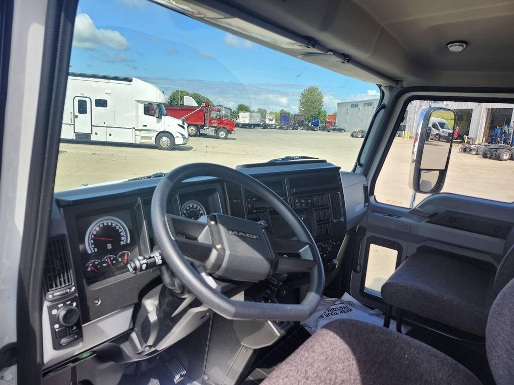 Slide images of 2025 MACK MD642