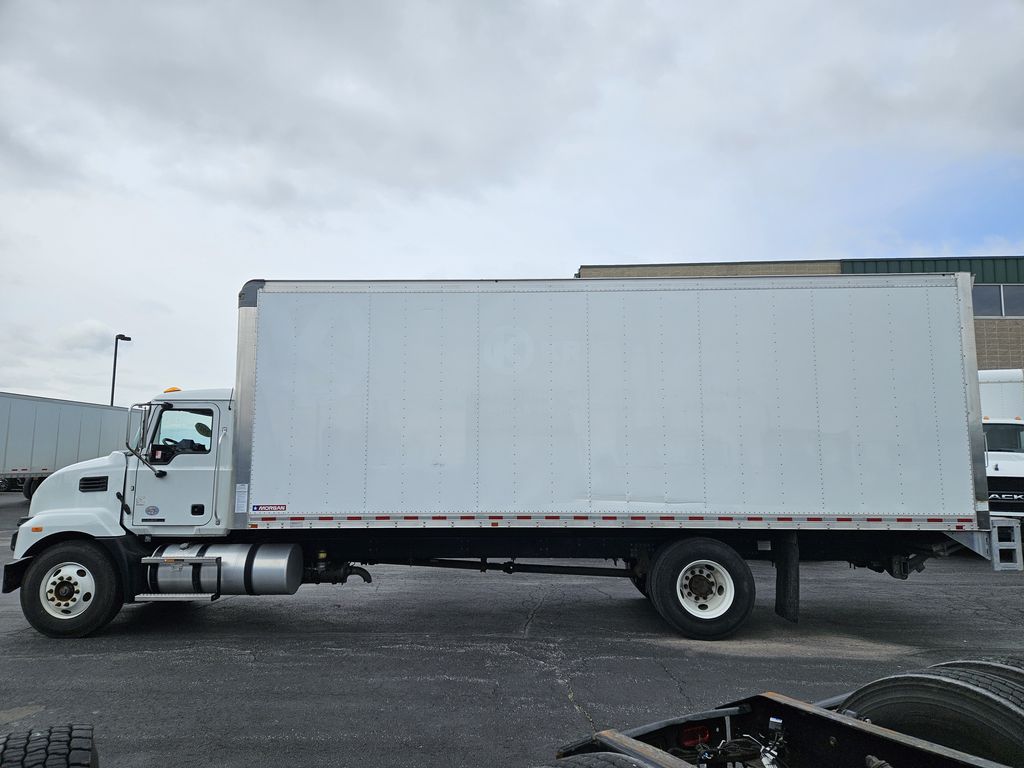 Slide images of 2021 MACK MD642