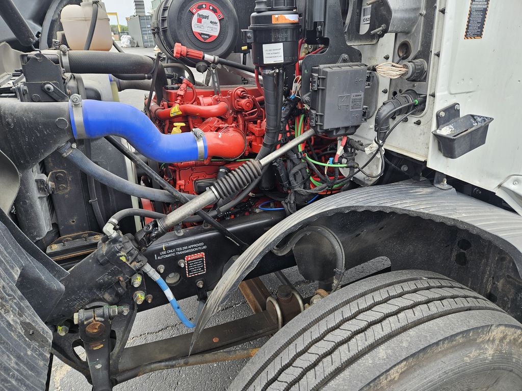 Slide images of 2021 MACK MD642