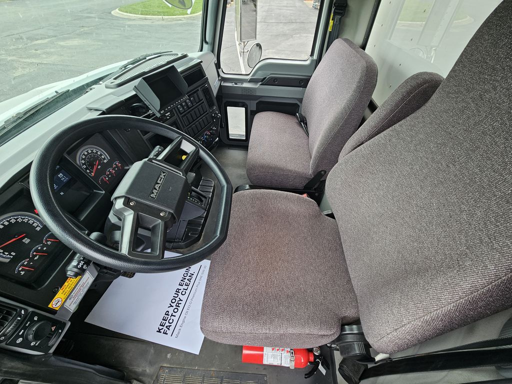 Slide images of 2021 MACK MD642