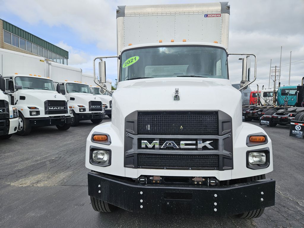 Slide images of 2021 MACK MD642