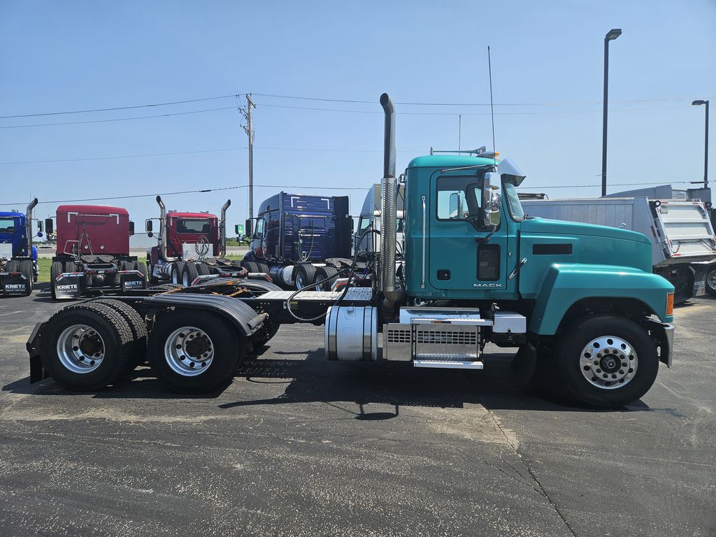 Slide images of 2019 MACK 600