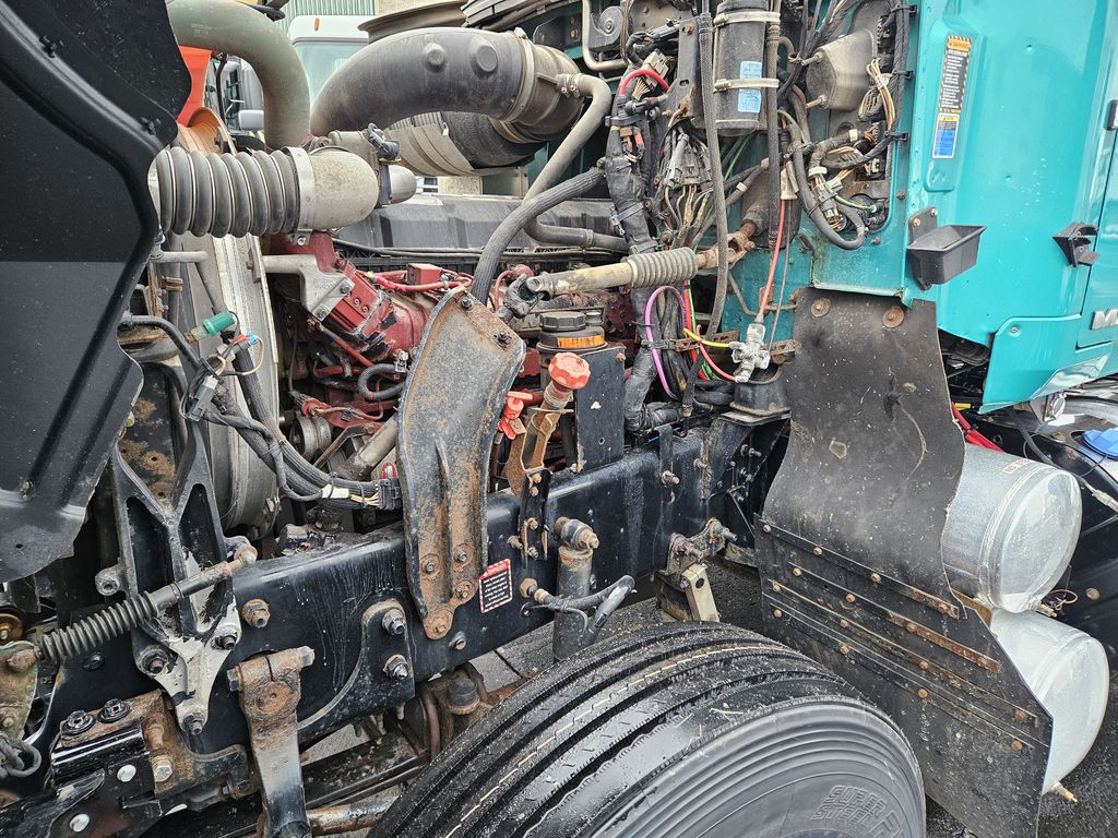 Slide images of 2019 MACK 600