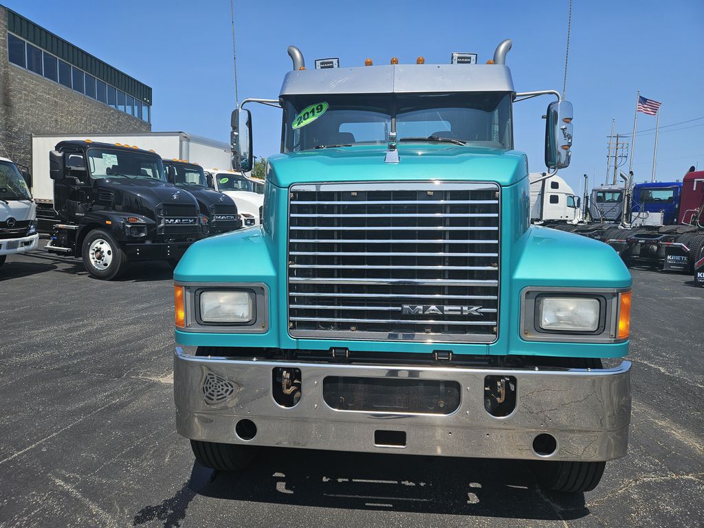 Slide images of 2019 MACK 600
