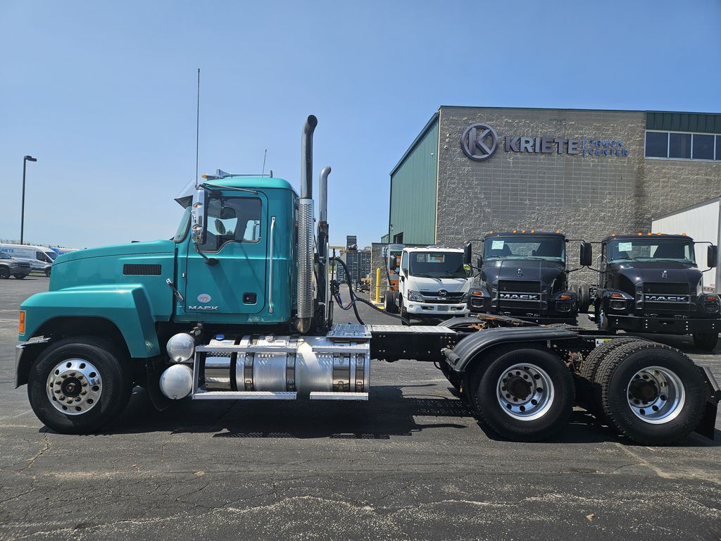 Slide images of 2019 MACK 600