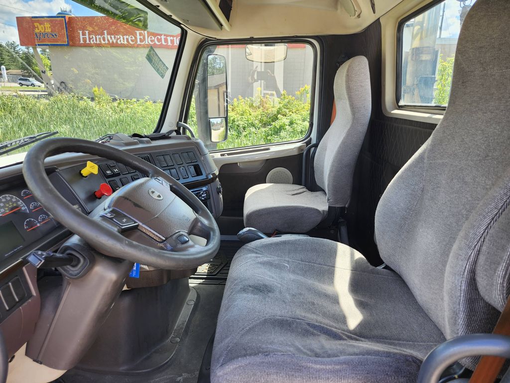 Slide images of 2016 VOLVO VN