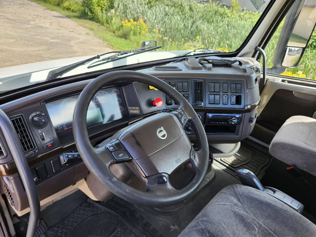 Slide images of 2016 VOLVO VN