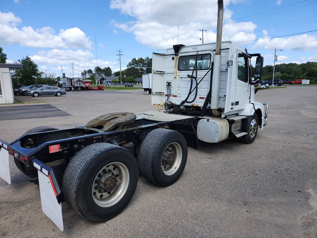 Slide images of 2016 VOLVO VN