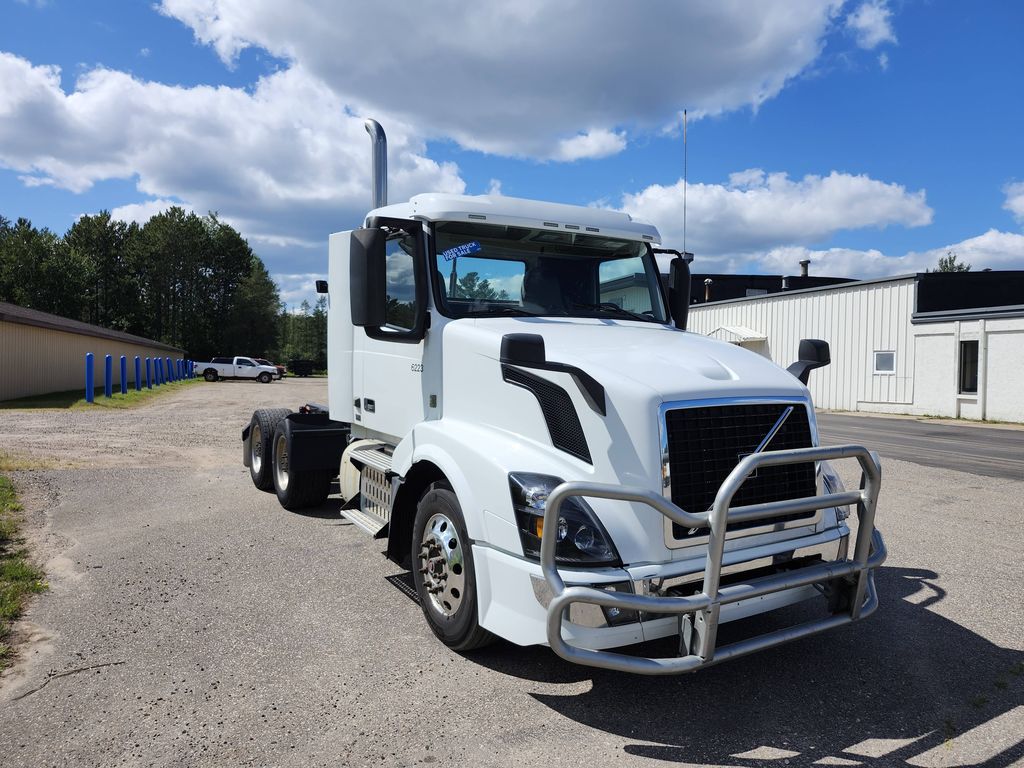 Slide images of 2016 VOLVO VN