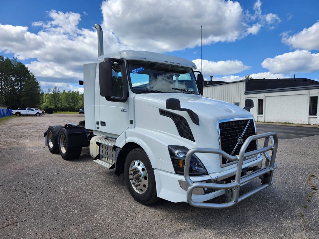 Slide images of 2016 VOLVO VN