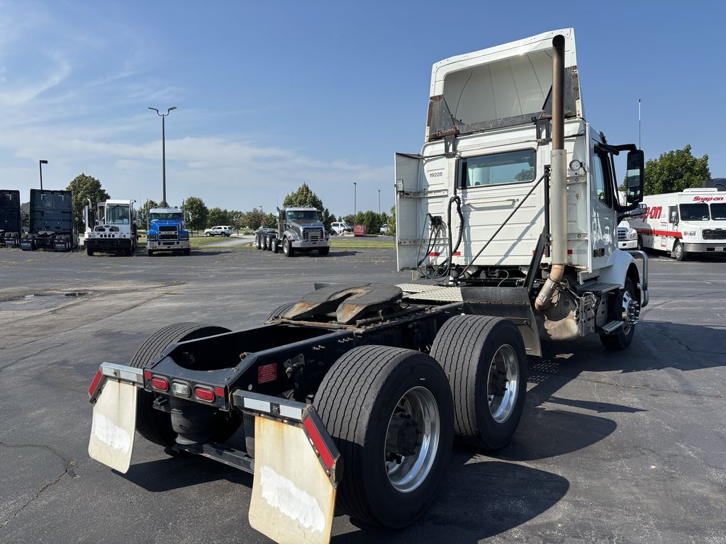 Slide images of 2020 VOLVO VNR