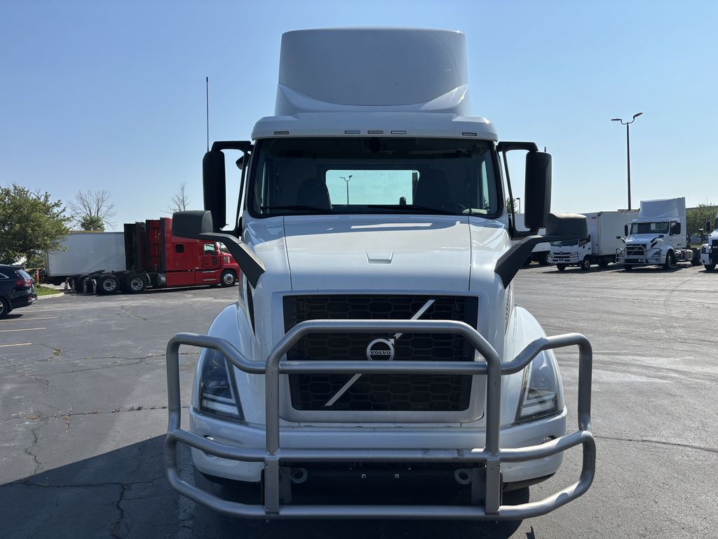 Slide images of 2020 VOLVO VNR